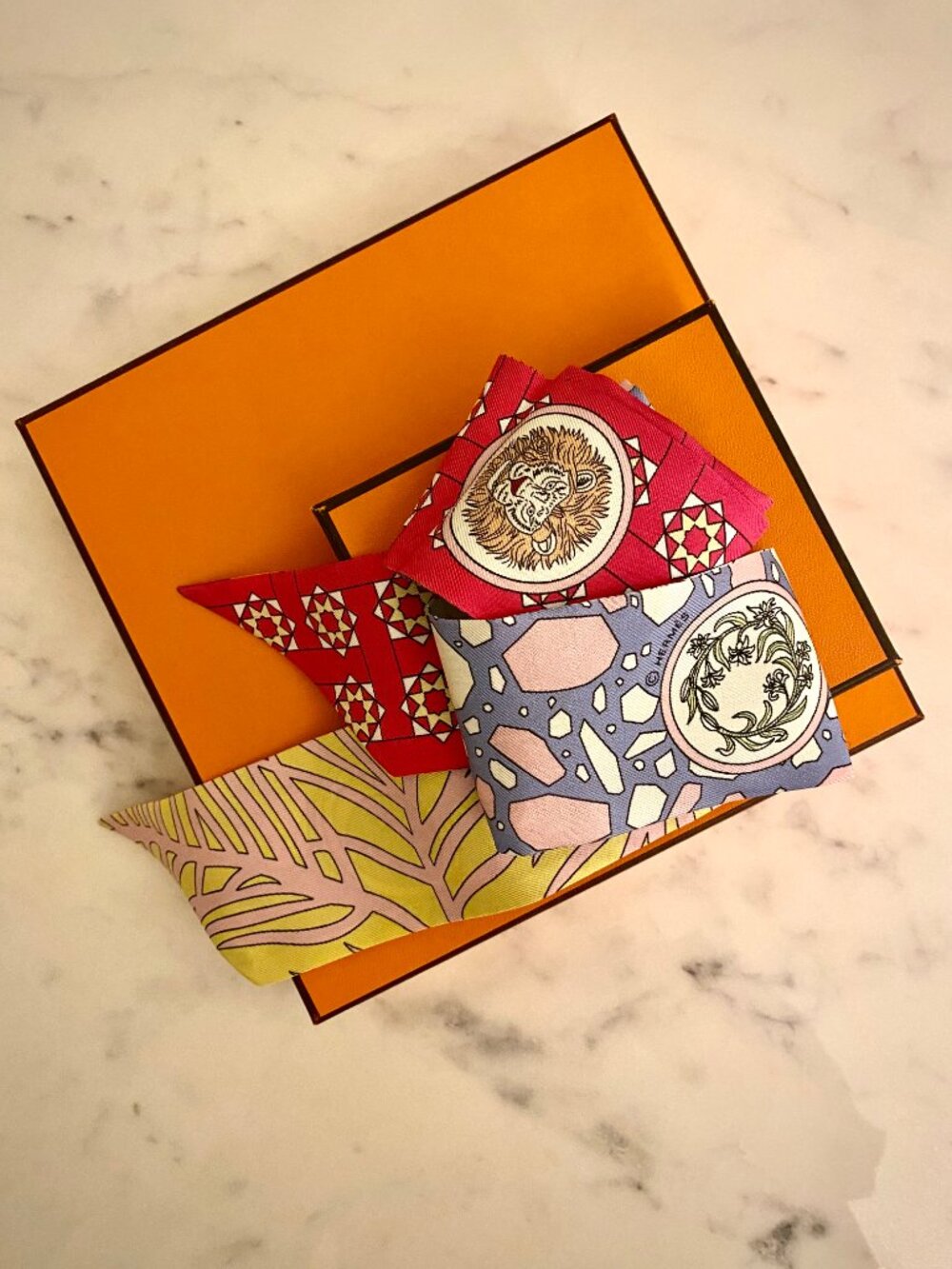 Hermès⎼Blue & Red Owl Silk Twilly Scarf - Picture 5 of 6